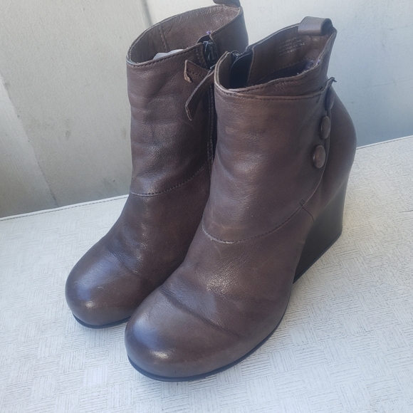 Miz Mooz Keegan wedge taupe leather booties size 10 - Picture 5 of 13